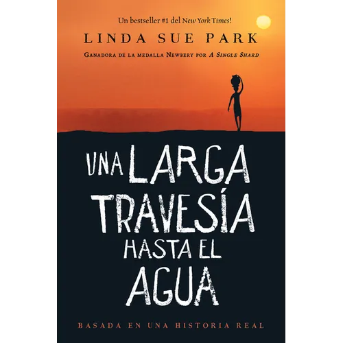 Una Larga Travesía Hasta El Agua: Basada En Una Historia Real (a Long Walk to Water Spanish Edition) - Hardcover